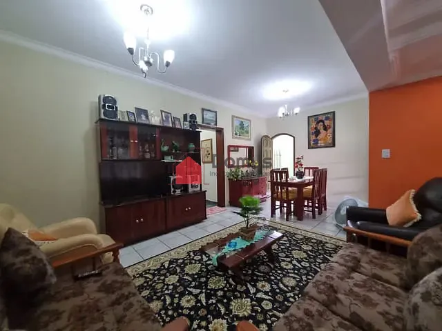 Sobrado com 200m² 4 quartos e 3 banheiros, à venda, no bairro Jardim Cristina em Pindamonhangaba