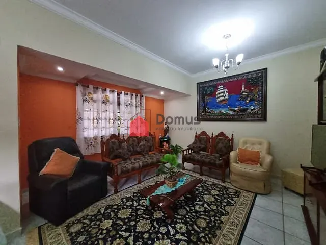 Sobrado com 200m² 4 quartos e 3 banheiros, à venda, no bairro Jardim Cristina em Pindamonhangaba
