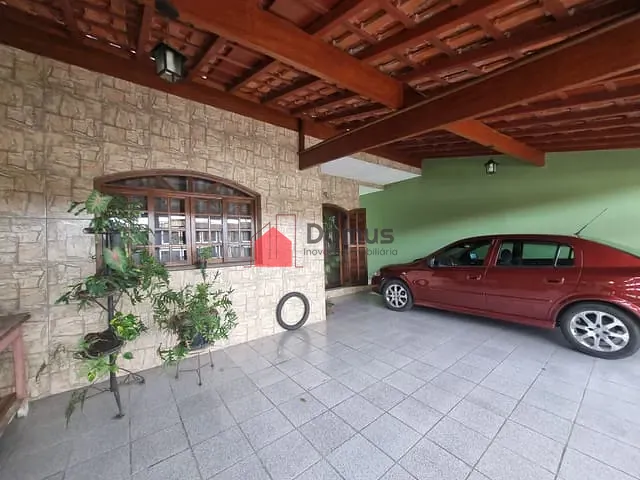 Sobrado com 200m² 4 quartos e 3 banheiros, à venda, no bairro Jardim Cristina em Pindamonhangaba