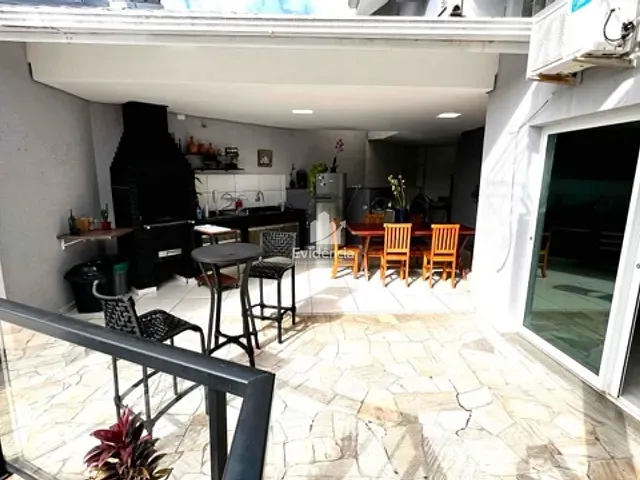 Sobrado com 558m² 4 quartos e 6 banheiros, à venda, no bairro Condomínio Petit Ville em Londrina