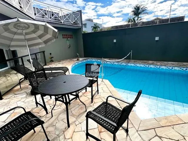 Sobrado com 558m² 4 quartos e 6 banheiros, à venda, no bairro Condomínio Petit Ville em Londrina