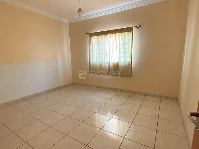 Sobrado à venda, no bairro Setor Oeste em Goiânia
