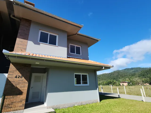 Sobrado 3 quartos e 2 banheiros, para alugar, no bairro Testo Alto em Pomerode