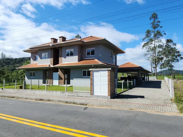 Sobrado 3 quartos e 2 banheiros, para alugar, no bairro Testo Alto em Pomerode