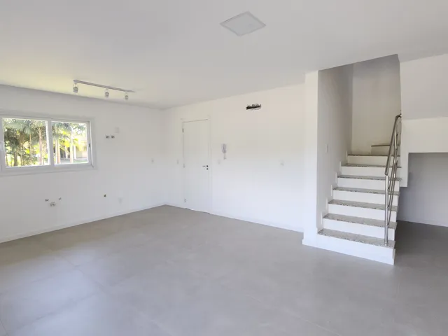 Sobrado 3 quartos e 2 banheiros, para alugar, no bairro Testo Alto em Pomerode
