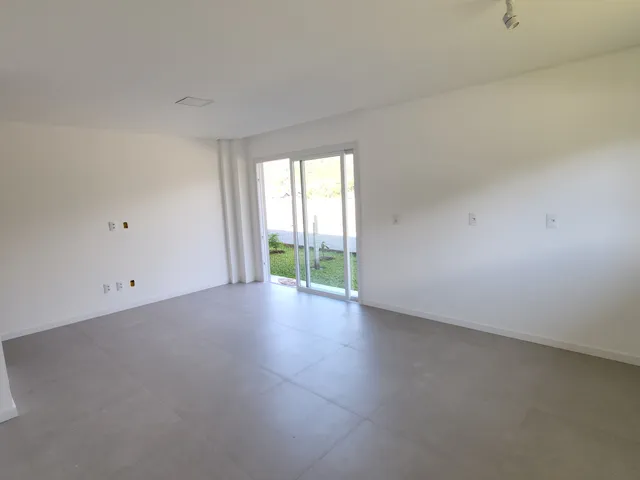 Sobrado 3 quartos e 2 banheiros, para alugar, no bairro Testo Alto em Pomerode