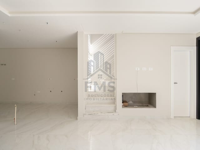 Sobrado com 239m² 3 quartos e 4 banheiros, à venda, no bairro Água Verde em Curitiba