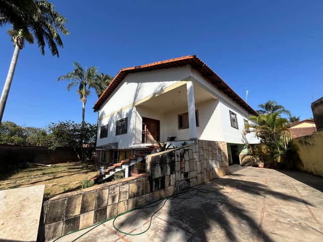 Sobrado com 937m² 6 quartos e 2 banheiros, à venda, no bairro Setor Jaó em Goiânia