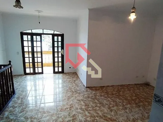 Sobrado com 100m² 2 quartos e 2 banheiros, para alugar, no bairro Jardim Zaira em Mauá
