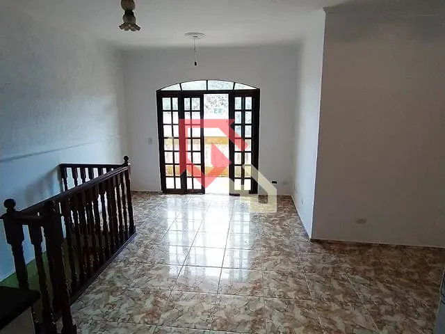 Sobrado com 100m² 2 quartos e 2 banheiros, para alugar, no bairro Jardim Zaira em Mauá