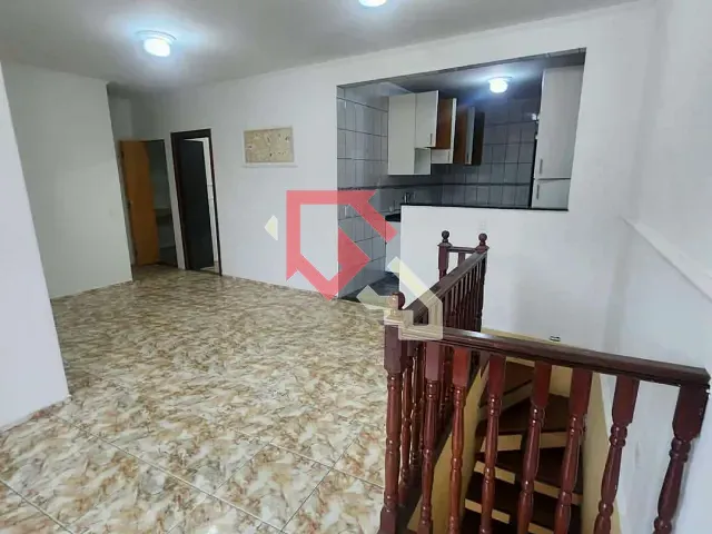 Sobrado com 100m² 2 quartos e 2 banheiros, para alugar, no bairro Jardim Zaira em Mauá