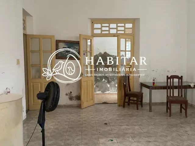 Sobrado 3 quartos e 2 banheiros, à venda, no bairro Centro em Corumbá