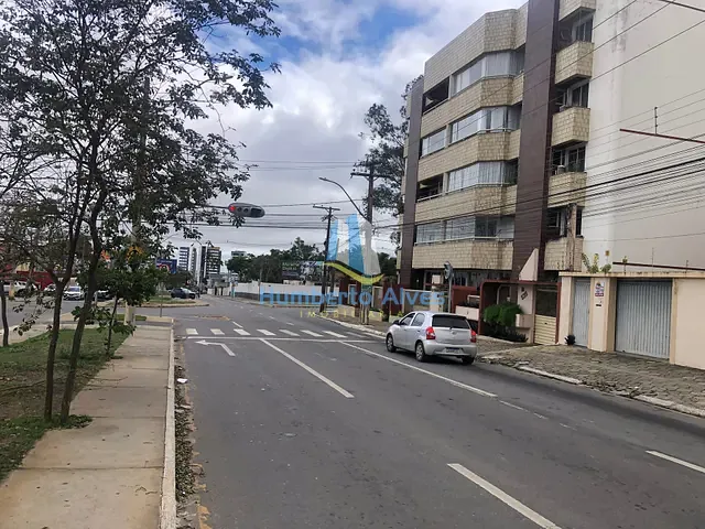 Sobrado para alugar, no bairro Candeias em Vitória da Conquista