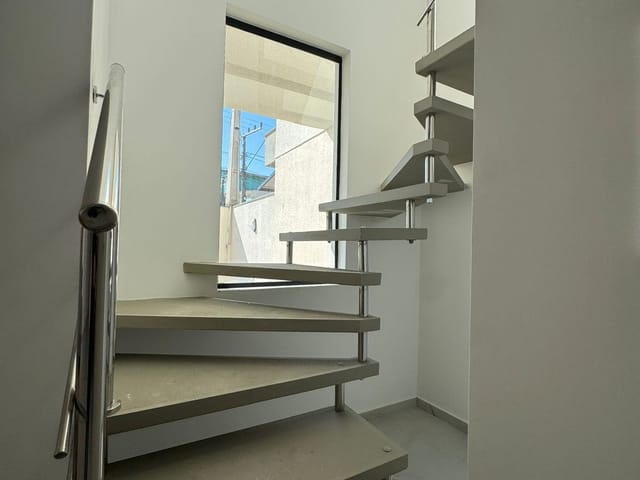 Sobrado 3 quartos e 3 banheiros, à venda, no bairro Pereque em Porto Belo