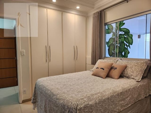 Sobrado com 360m² 4 quartos e 5 banheiros, à venda, no bairro SHANGRILA em Cuiabá