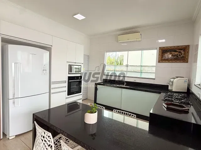 Sobrado com 300m² 3 quartos e 4 banheiros, à venda, no bairro Bopiranga em Itanhaém