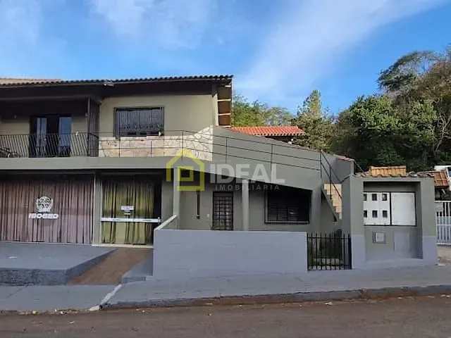 Sobrado 3 quartos e 2 banheiros, à venda, no bairro Industriários em Concórdia