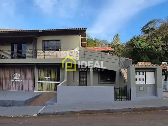 Sobrado 3 quartos e 2 banheiros, à venda, no bairro Industriários em Concórdia