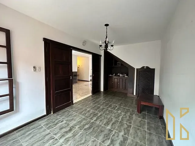 Sobrado 4 quartos e 6 banheiros, à venda, no bairro Lago Parque em Londrina