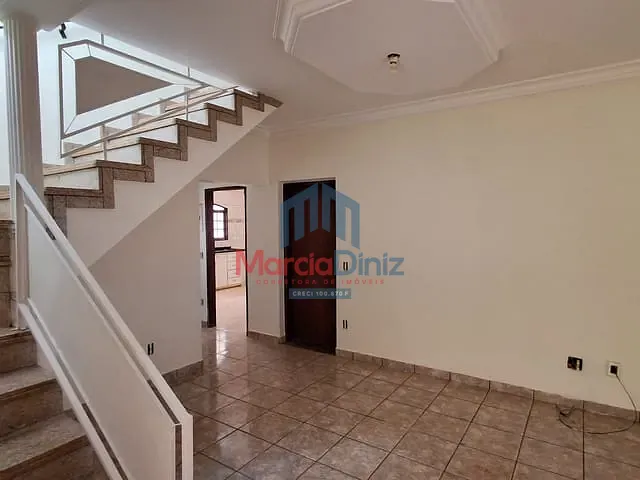 Sobrado com 251m² 3 quartos e 1 banheiro, à venda, no bairro Jardim Regina em Ituverava