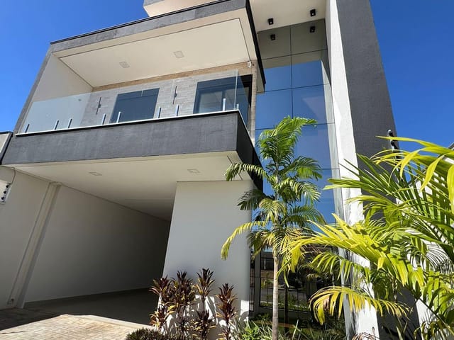 Sobrado com 338m² 4 quartos e 3 banheiros, à venda, no bairro Residencial Bella Suíça em Sinop