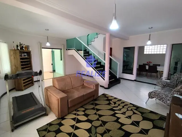 Sobrado com 300m² 3 quartos e 4 banheiros, à venda, no bairro Vila Cidade Jardim em Botucatu