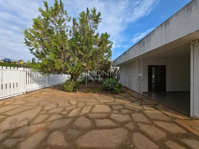 Sobrado 3 quartos e 2 banheiros, para alugar, no bairro Setor de Habitações Individuais Norte em Brasília