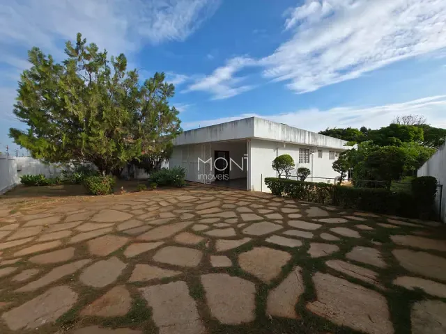 Sobrado 3 quartos e 2 banheiros, para alugar, no bairro Setor de Habitações Individuais Norte em Brasília