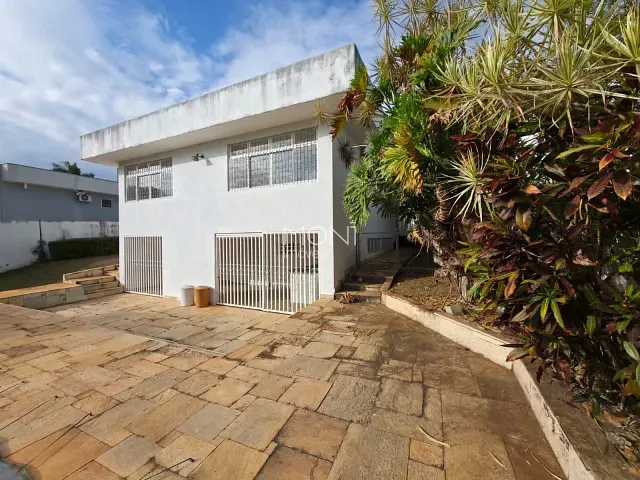 Sobrado 3 quartos e 2 banheiros, para alugar, no bairro Setor de Habitações Individuais Norte em Brasília