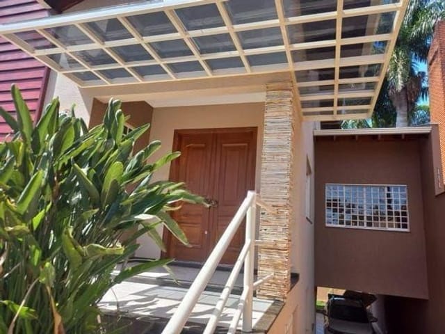 Casa com 319m², para alugar, no bairro Centro em Cambé