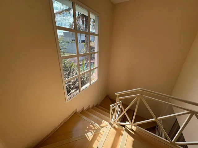 Sobrado com 10m² 4 quartos e 5 banheiros, para alugar, no bairro Jardim Tarobá em Cambé
