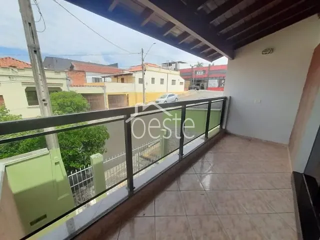 Sobrado com 125m² 3 quartos e 2 banheiros, para alugar, no bairro Vila Betica em Santa Bárbara D'Oeste