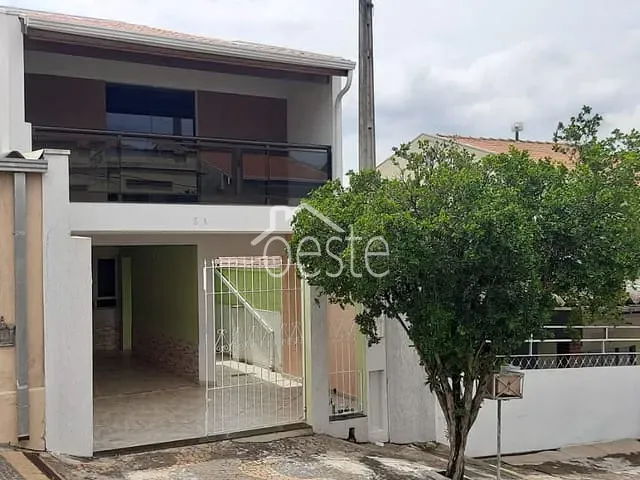 Sobrado com 125m² 3 quartos e 2 banheiros, para alugar, no bairro Vila Betica em Santa Bárbara D'Oeste