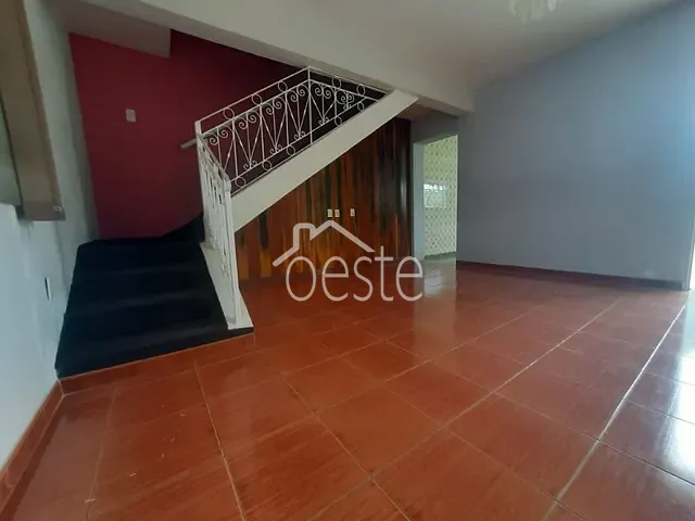 Sobrado com 125m² 3 quartos e 2 banheiros, para alugar, no bairro Vila Betica em Santa Bárbara D'Oeste