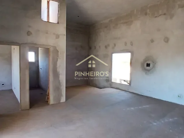 Sobrado 3 quartos e 3 banheiros, à venda, no bairro Conjunto Residencial Roberto Conceição em Cambé