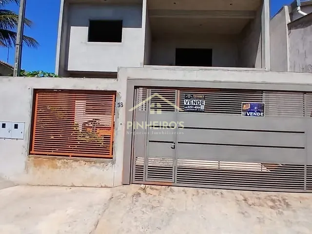 Sobrado 3 quartos e 3 banheiros, à venda, no bairro Conjunto Residencial Roberto Conceição em Cambé