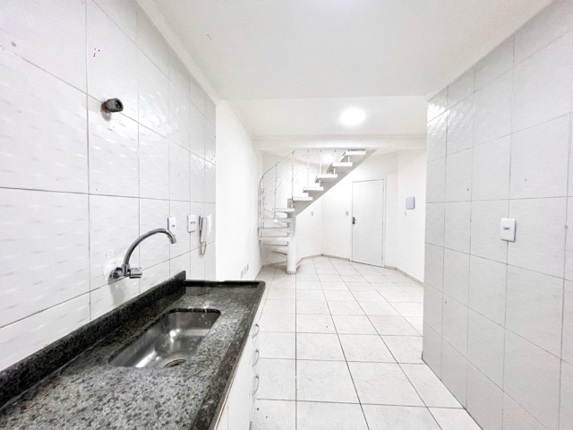 Sobrado com 70m² 2 quartos e 2 banheiros, à venda, no bairro Canto do Forte em Praia Grande