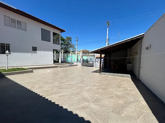 Sobrado 4 quartos e 7 banheiros, para alugar, no bairro Centro em Tomazina