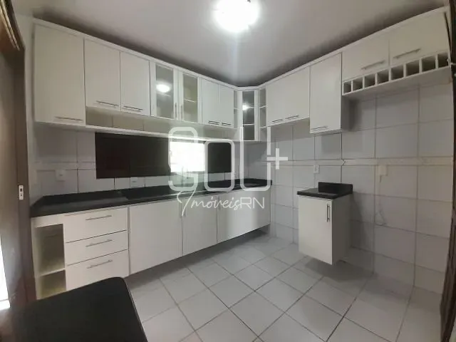 Sobrado 3 quartos e 4 banheiros, à venda, no bairro Nova Parnamirim em Parnamirim