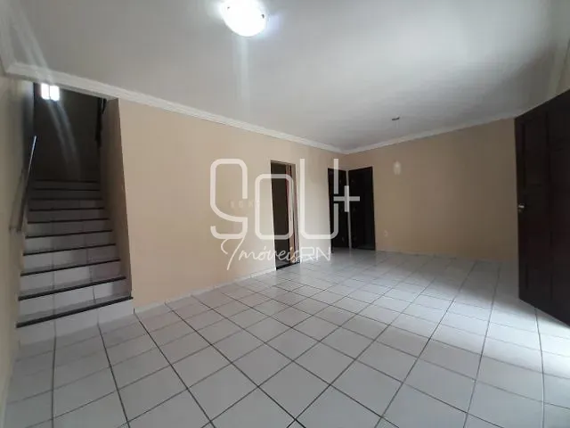 Sobrado 3 quartos e 4 banheiros, à venda, no bairro Nova Parnamirim em Parnamirim
