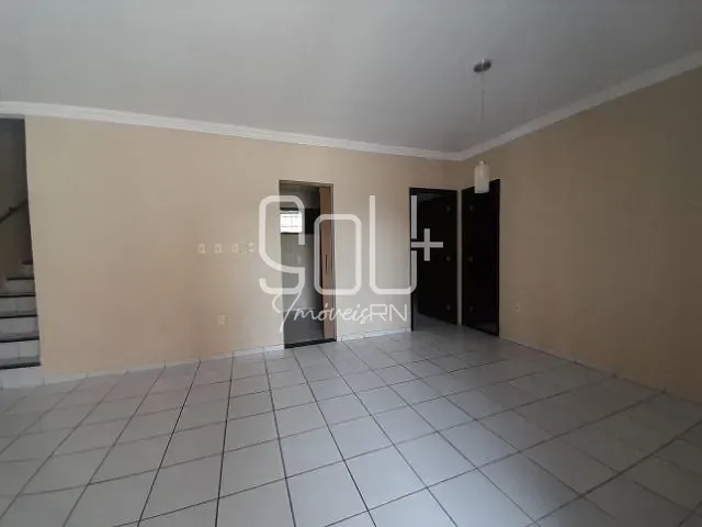 Sobrado 3 quartos e 4 banheiros, à venda, no bairro Nova Parnamirim em Parnamirim