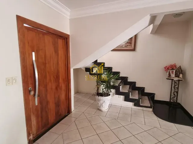 Sobrado com 300m² 4 quartos e 3 banheiros, à venda, no bairro Residencial Porto Seguro em Goiânia