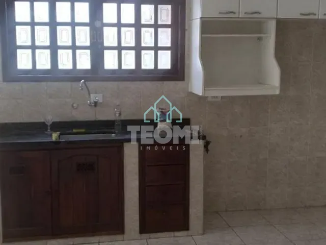 Sobrado com 240m² 3 quartos e 3 banheiros, à venda, no bairro Santa Luzia em Taubaté
