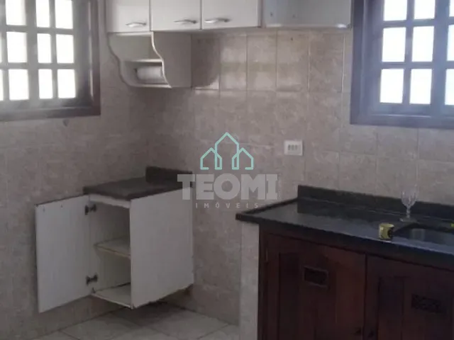 Sobrado com 240m² 3 quartos e 3 banheiros, à venda, no bairro Santa Luzia em Taubaté