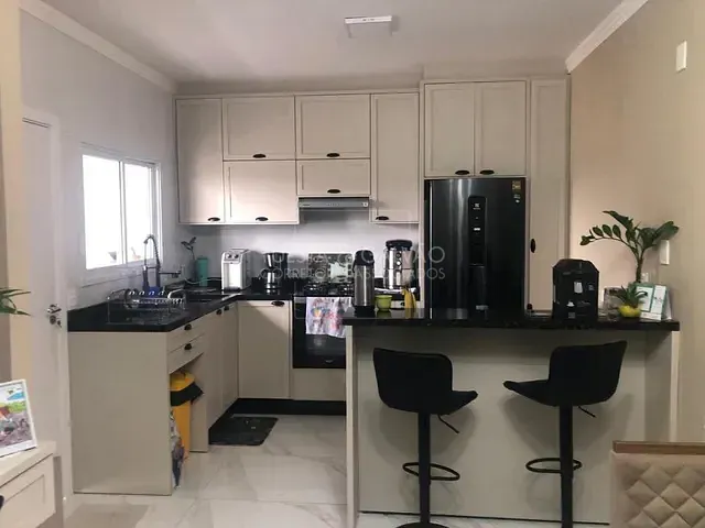 Sobrado 3 quartos e 4 banheiros, à venda, no bairro Costeira em Araucária