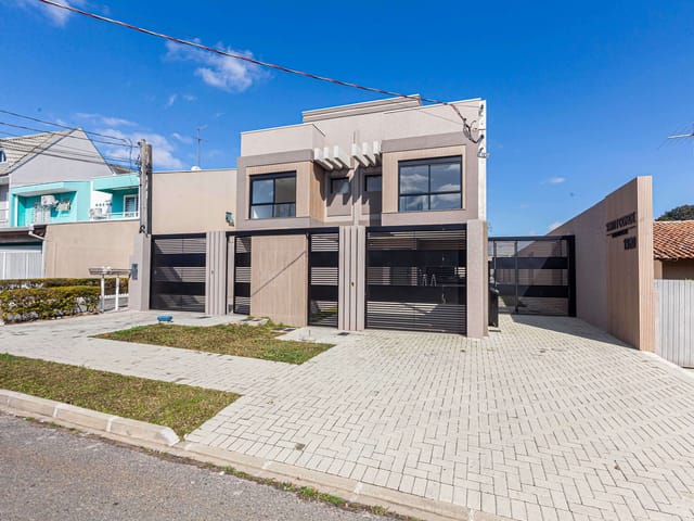 Sobrado 3 quartos e 4 banheiros, à venda, no bairro Boqueirão em Curitiba