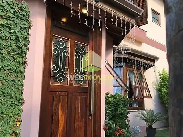Sobrado com 296m² 4 quartos e 5 banheiros, à venda, no bairro Avenida Francisco Lerário, 975 - Maracatu, Guararema em Guararema