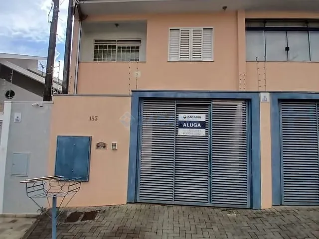 Sobrado 3 quartos e 2 banheiros, para alugar, no bairro Vila Monte Castelo em Apucarana
