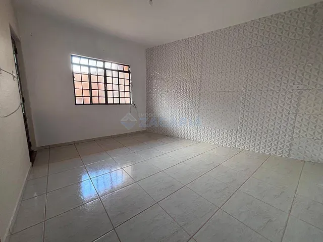 Sobrado 3 quartos e 2 banheiros, para alugar, no bairro Vila Monte Castelo em Apucarana