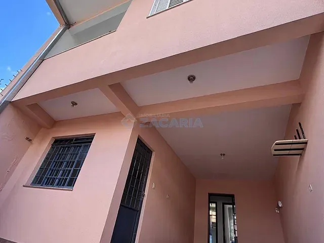 Sobrado 3 quartos e 2 banheiros, para alugar, no bairro Vila Monte Castelo em Apucarana